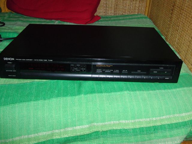 Sinto digitale della DENON.
Un vintage di classe se pur gia' digitale e con una ricerca dei canali ottima.
