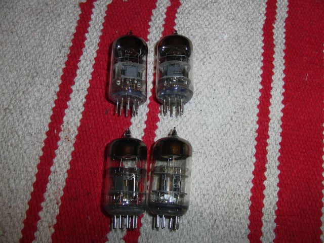 
Quattro ECC 82 cinesi