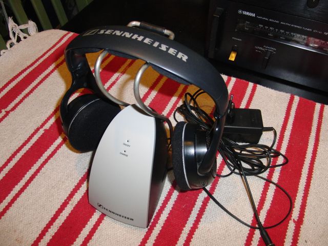 
Bellissima cuffia SENNHEISER TR 120 senza fili.