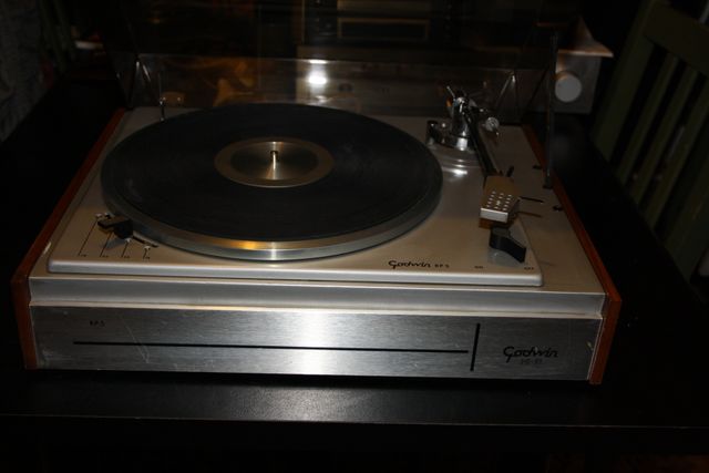 
Giradischi Godwin modello RP 5.
Identico al Lenco L 75.
Molto bello, con coperchio