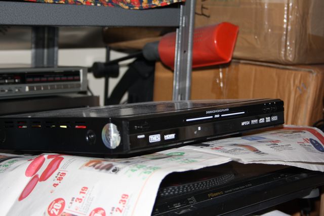 
Un lettore DVD e CD .
Valutazione 30 euro
