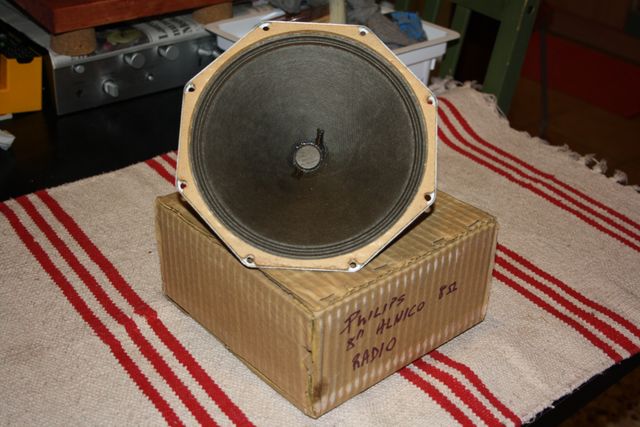 
Coppia di altoparlanti PHILIPS da 20 cm magnete in ALNICO.
Uso previsto stereo o radio d'epoca. Suono caratteristico di questi trasduttori .