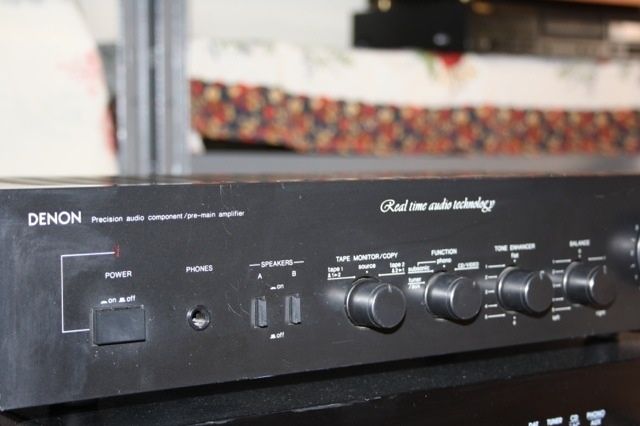 Ampli Denon economico.

Amplificatore DENON PMA 707
Minimalista, con i suoi 35 watt RMS per canale, suono dolce e dinamico, veramente una sorpresa.
Valutazione 100 euro.