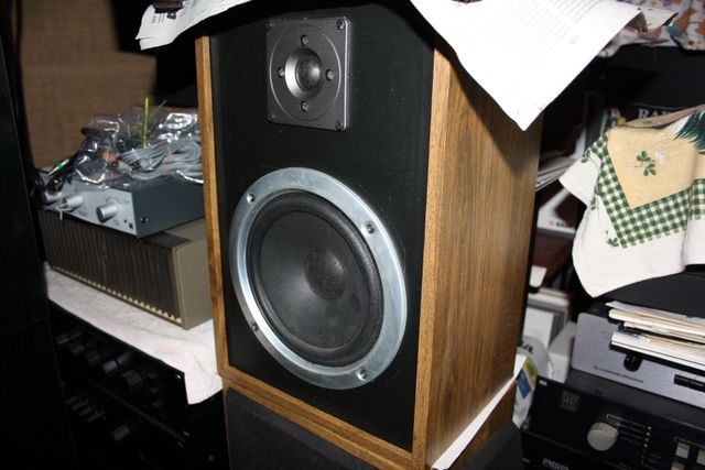 Casse acustiche KLH, con woofer sostituito.
Sempre un buon suono