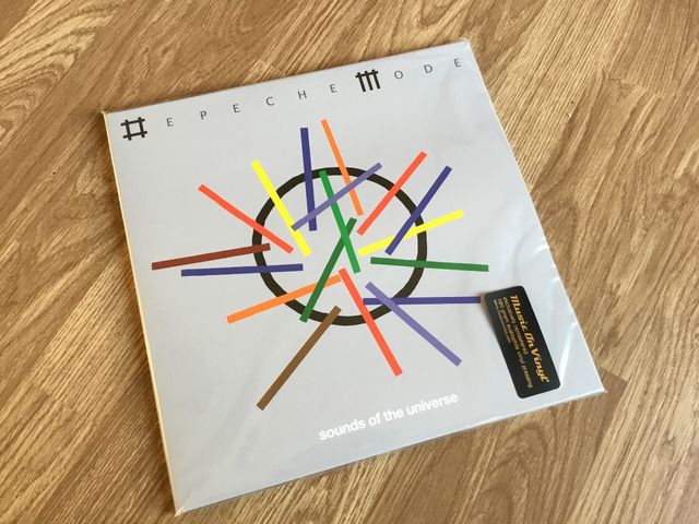 L'ottimo album dei Depeche Mode, sound of the universe, rimasterizzato e in confezione con due dischi.