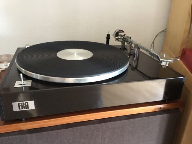 Nel 1965 un giovane appassionto e grande inventore, progettó un giradischi che, per il tempo era rivoluzionario. Il suo cognome Verdier rimarrà nell’olimpo dei GRANDI dell’HI FI